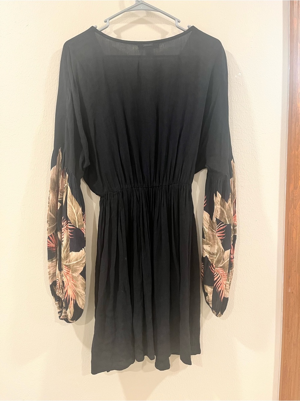 Billabong Black Tropical Print Balloon Sleeve V-Neck Mini Dress - Size Medium - Picture 2 of 10